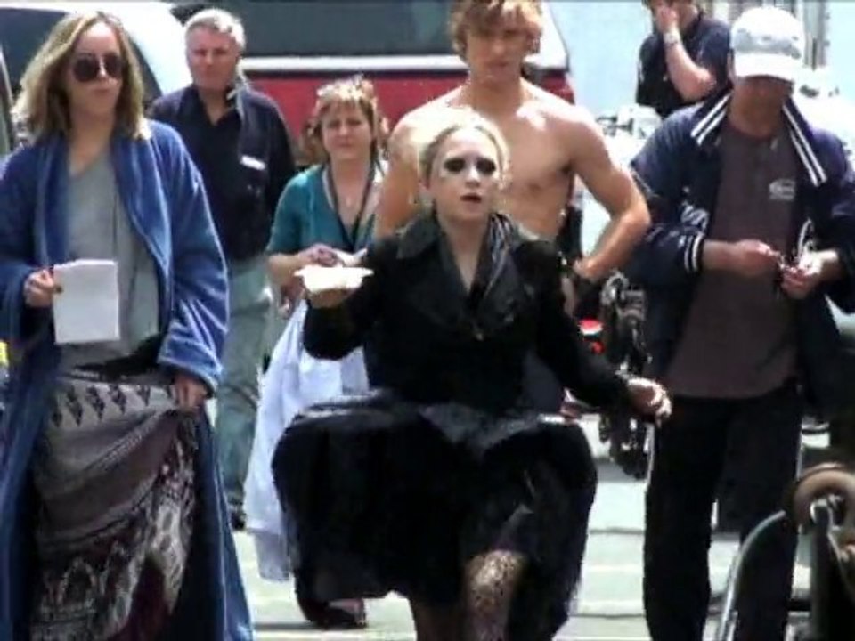 SNTV - Celebrities steam up summer