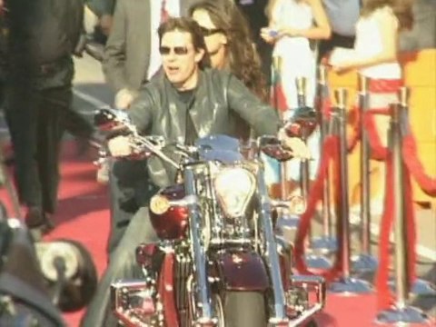 SNTV - Tom Cruise Papography