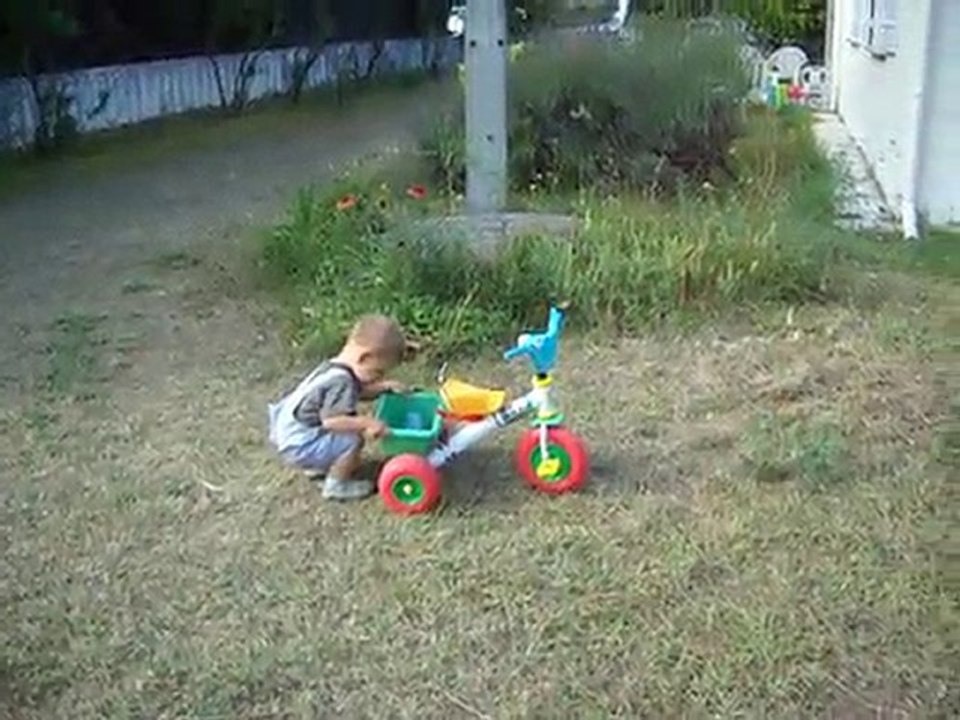 Nathan et son tricycle
