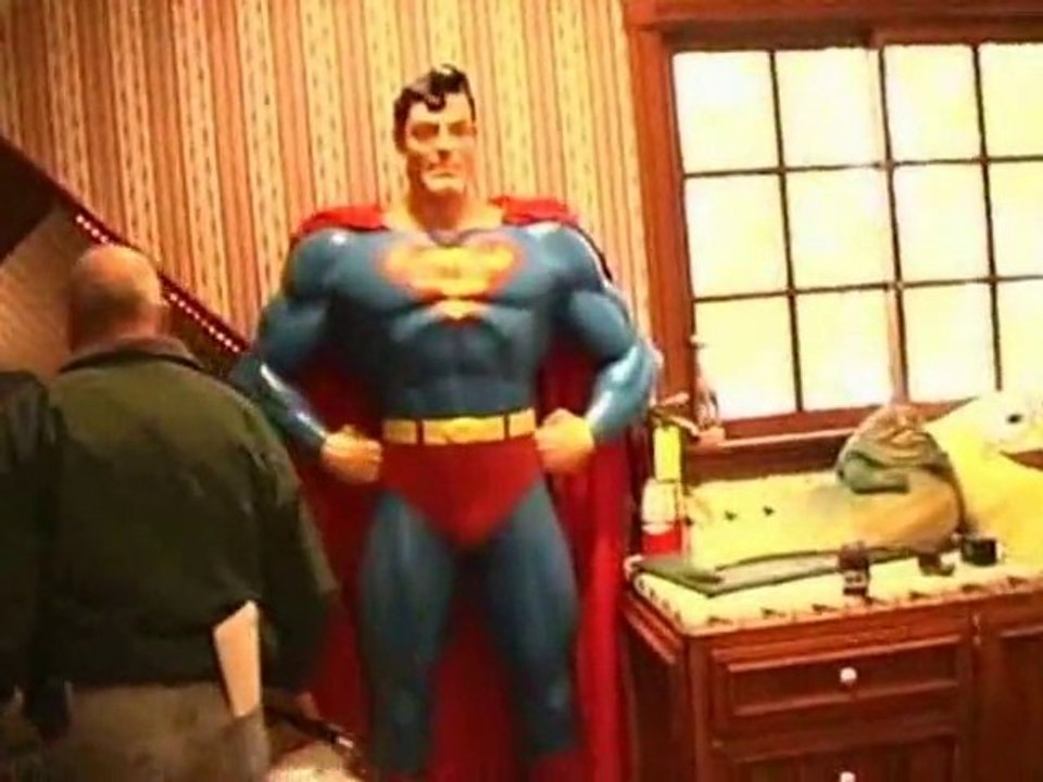 SNTV - EXCLUSIVE Dramatic video of police raid on Neverland