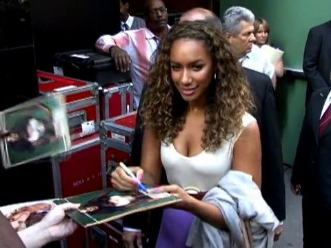 SNTV - Simon's Angels Hit L.A.