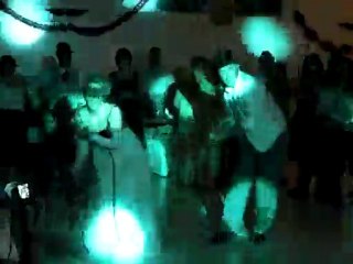 les mariés qui dansent sur womanizer a leur tour