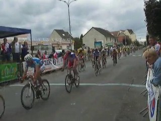 Arrivée 2eme cat  part 2 Villeparisis 2010