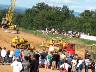 Match de foot avec des buldozer........si si