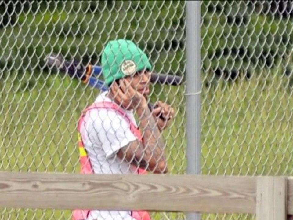 SNTV - Chris Brown's hard labor