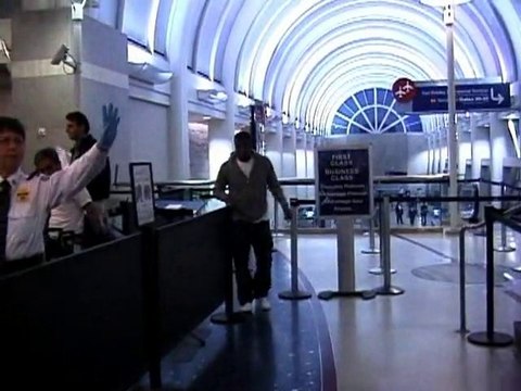 SNTV - Hot videos of celebs losing their cool