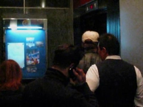 SNTV - Who's Robert Pattinson apologizing to?