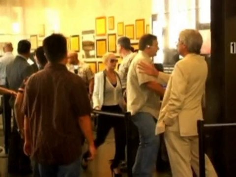 SNTV- A busy Lilo shops and parties