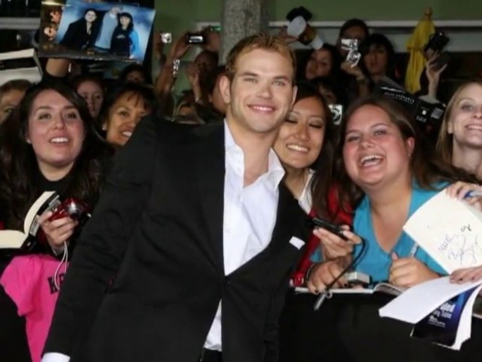 SNTV - 'New Moon' fashion