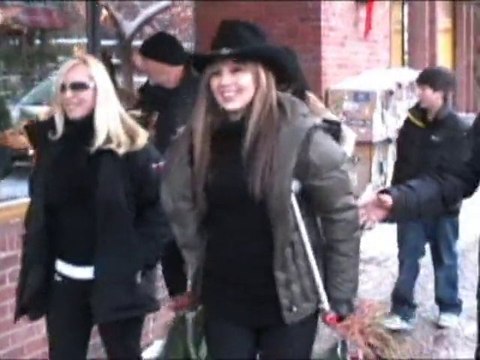 SNTV - Celebs in the snow