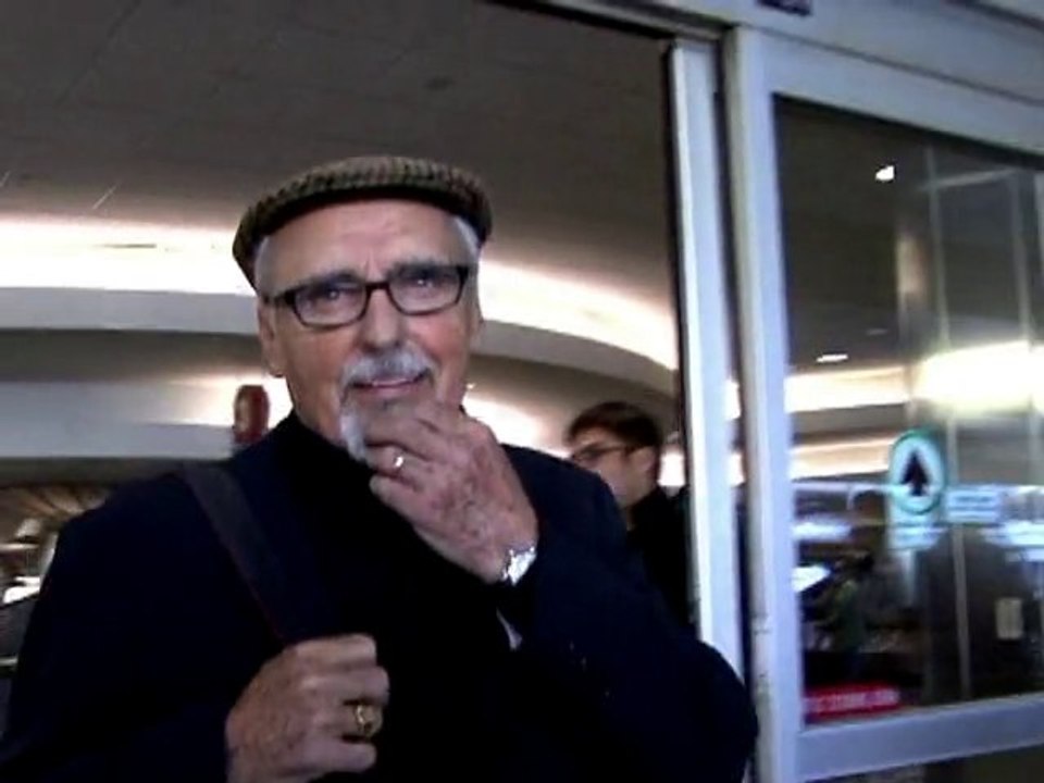 SNTV - Dennis Hopper's wife runs errands