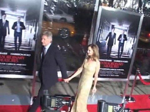 SNTV - Jessica Simpson suits up