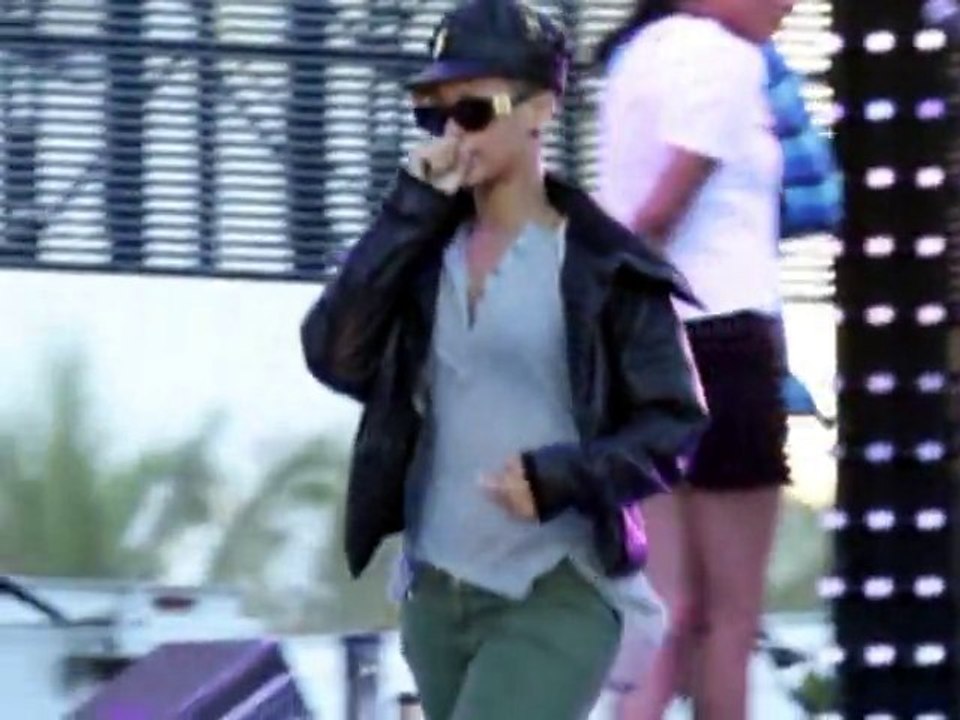 SNTV - The stars come out for the Super Bowl