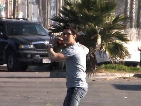 SNTV - The Jonas brothers play football