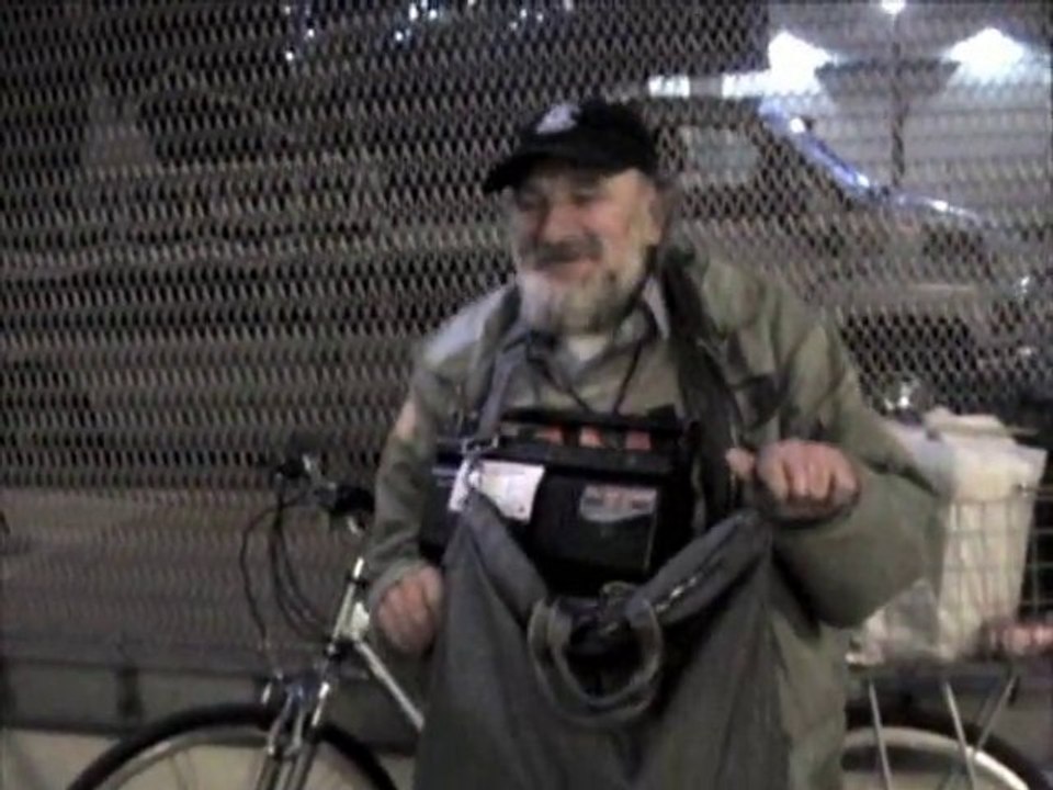 SNTV - Rosario Dawson gives back