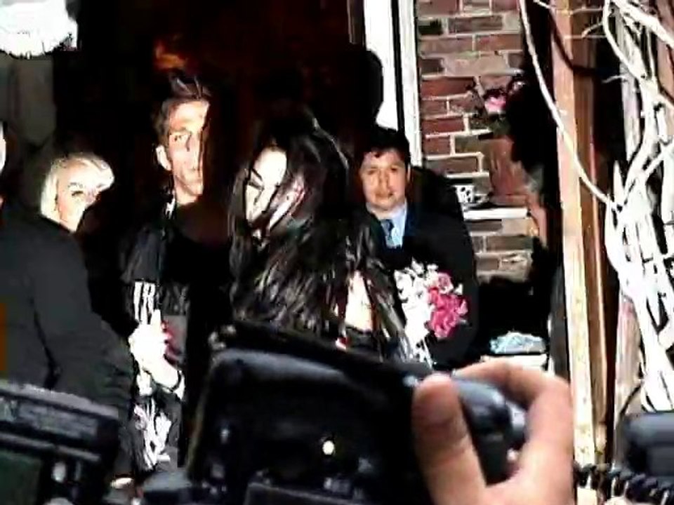 SNTV - Katie Price lands in London