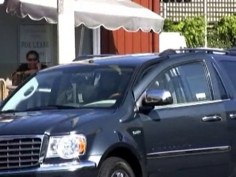 SNTV - Dude, that's not your car