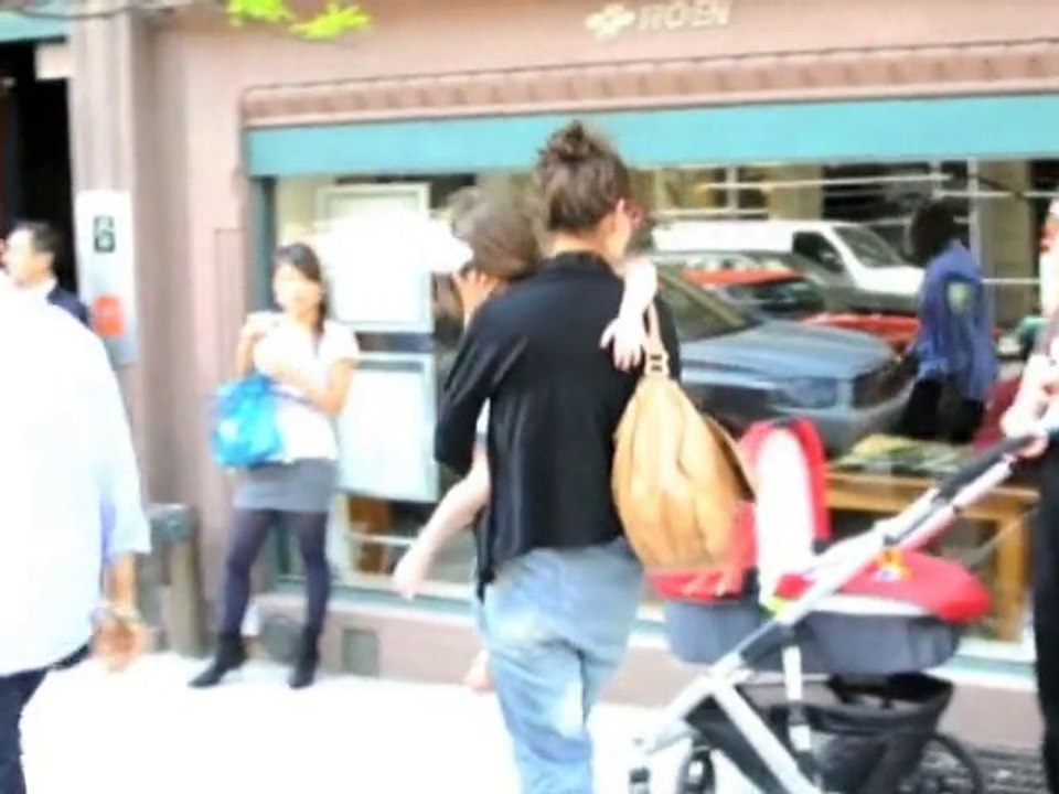 SNTV - Katie Holmes fashion disasters