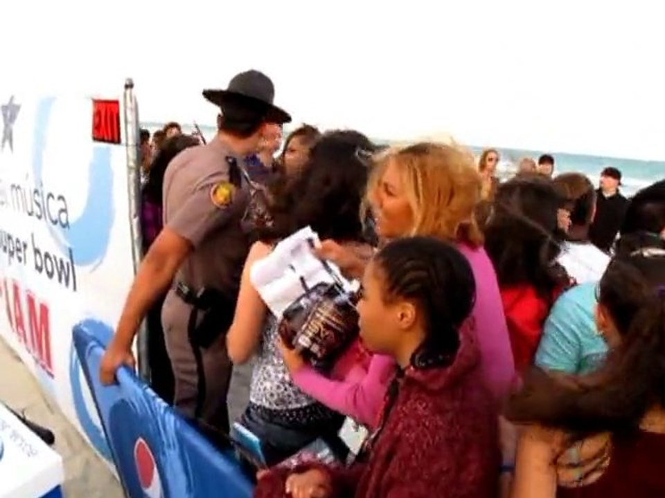 SNTV - Bieber fever in Japan