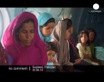 Pakistani flood victims rescued by an army... - no comment