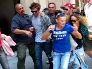 SNTV - Les fans sont fous de Robert
