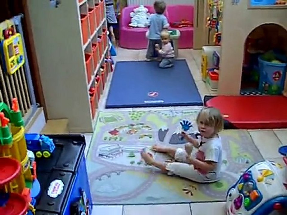 Dansen en muziek maken op een K3-liedje