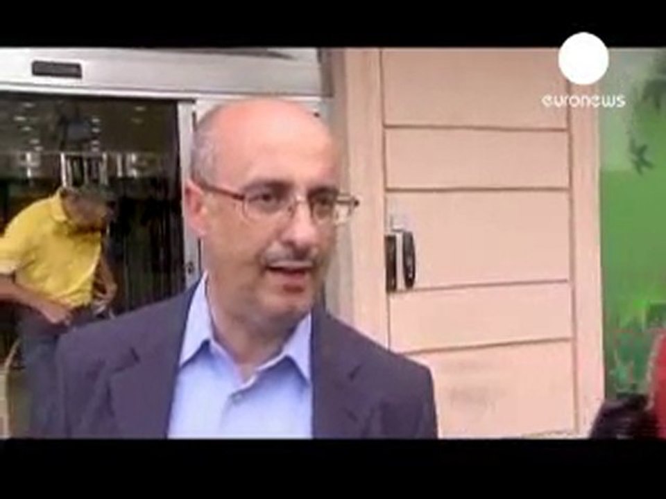 القذافي يدعو اوروبا للإسلام