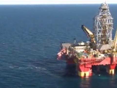 Greenpeace occupy Greenland drilling rig