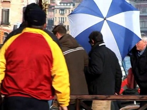 SNTV - Hilary joue à cache-cache