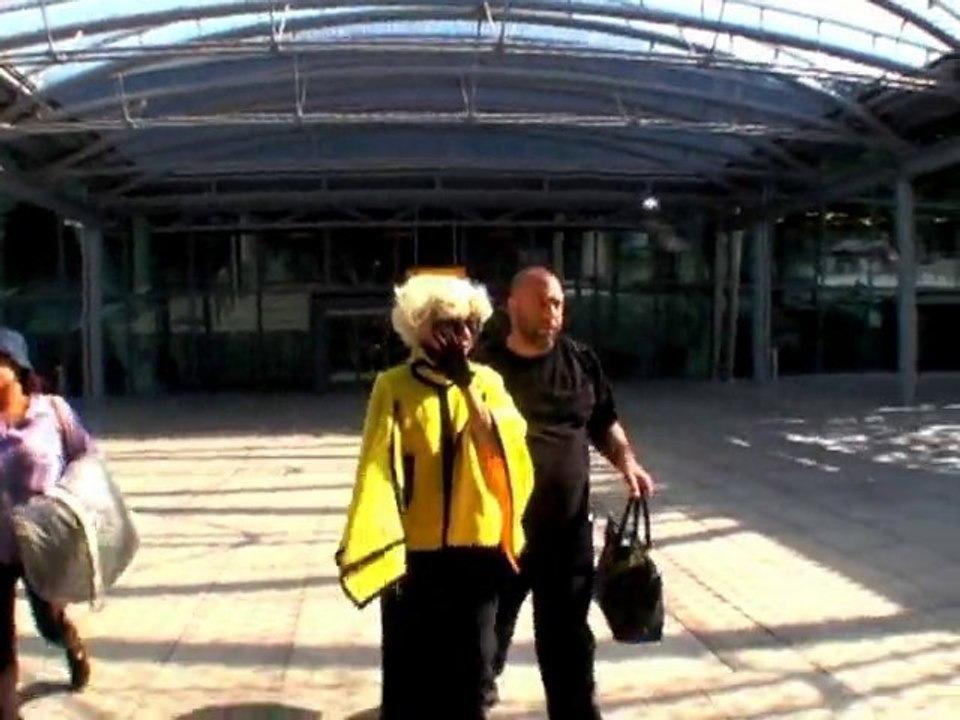 SNTV - Lady Gaga se mesure à 007