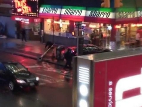 SNTV - Nicolas Cage achète une tombe