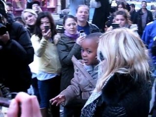 SNTV - Les stars adoptent