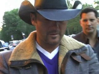 SNTV - Les stars aident Nashville