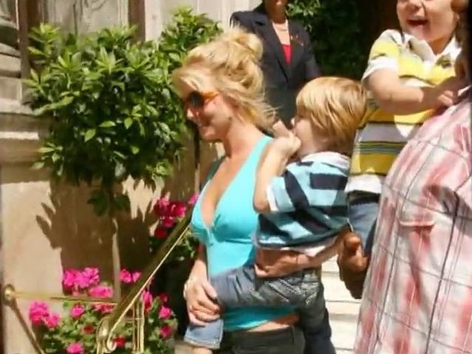 SNTV - Exklusiv: Britney Spears im Zoo