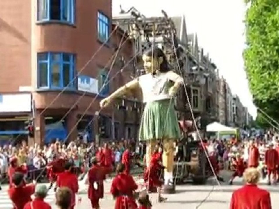 De DUIKER, ZIJN HAND EN DE KLEINE REUZIN - DAG 2 - DEEL 1/4