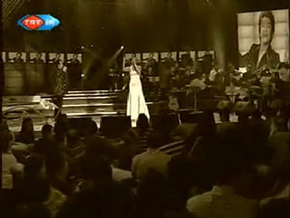 Funda Arar (RR) -Gözlerinin içine başka hayal girmesin