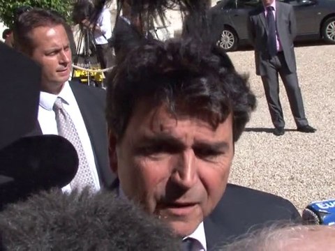 Pierre Lellouche sur les Roms: Nous appliquons le droit