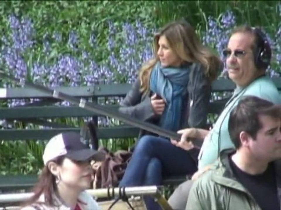 SNTV - Exklusiv: Aniston, die Arbeitsbiene