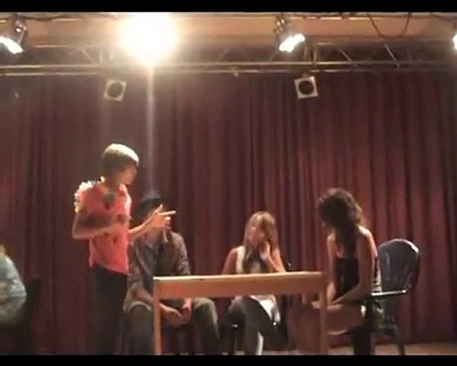 "Sketch des restaurants" : le restaurant antillais (Les Inconnus).