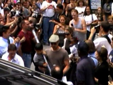 SNTV - Exklusiv: Stars, die adoptieren