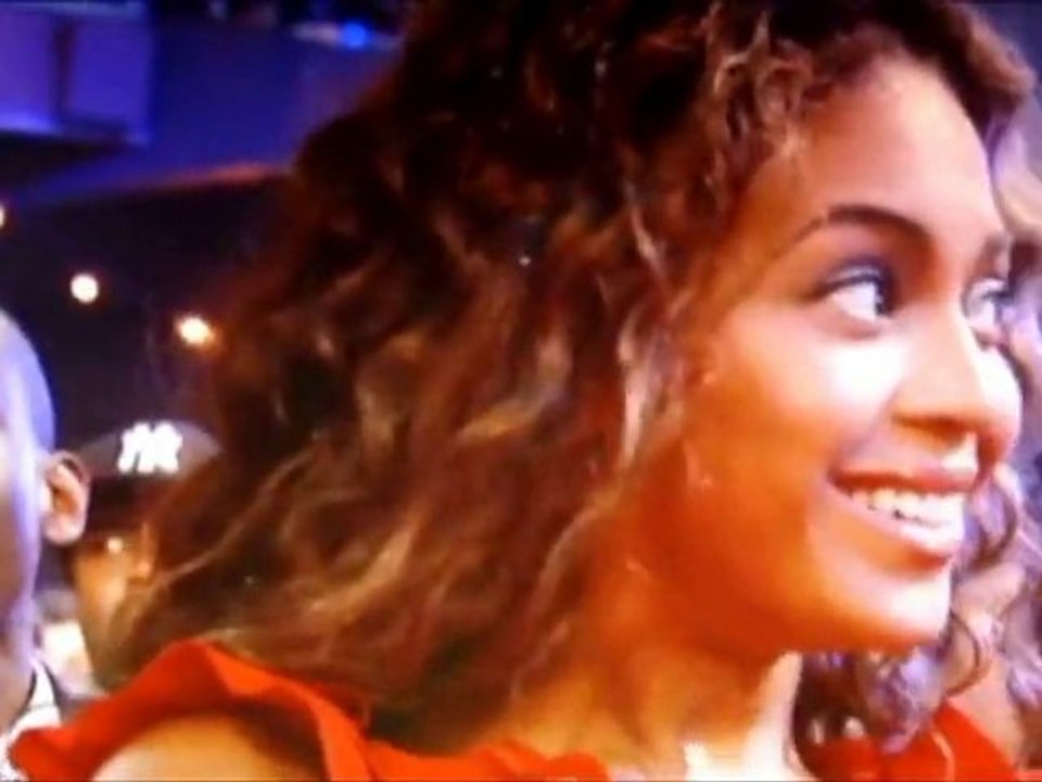 SNTV - Exklusiv: Kanye beleidigt Swift