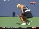 Tennis: Viktoria Azarenka si accascia in campo per il caldo!