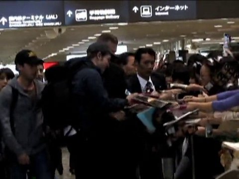 SNTV - Exklusiv: RPattz landet in Japan