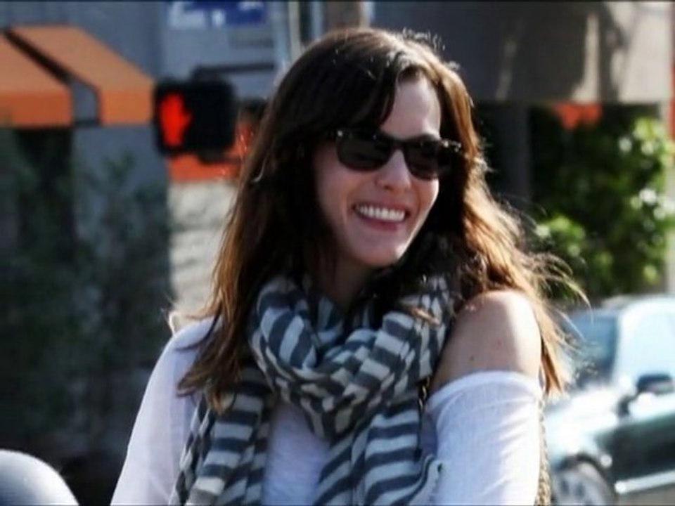 SNTV - Exklusiv: Schals sind 'in'