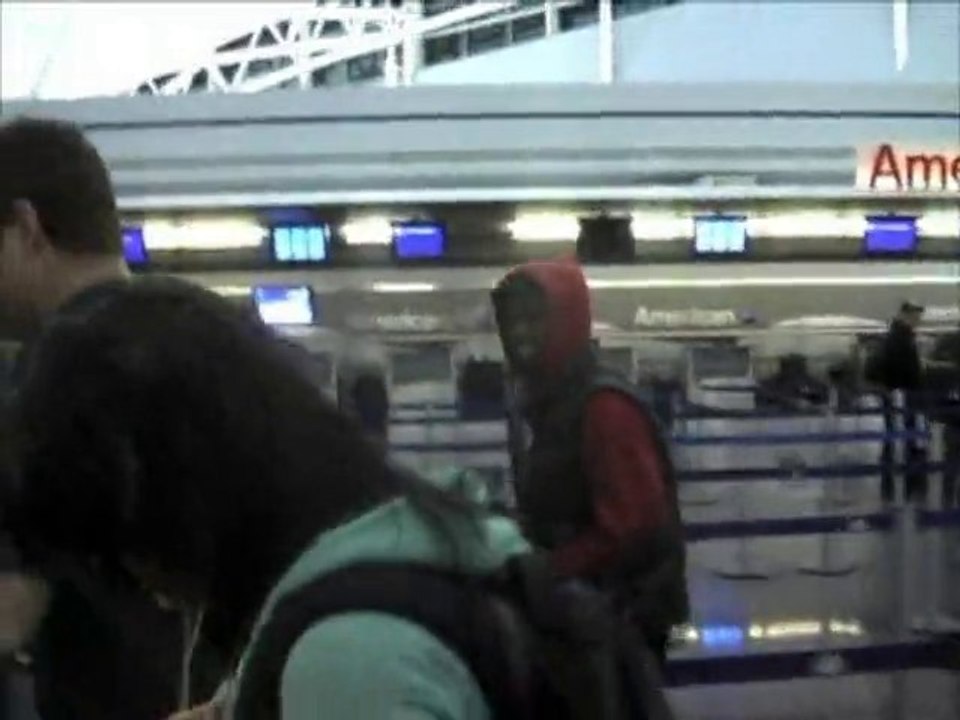 SNTV - Exklusiv: Kristen Stewart lacht