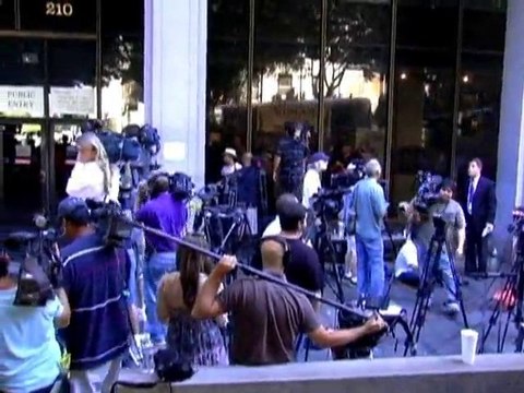 SNTV - Exklusiv: Medienaufläufe