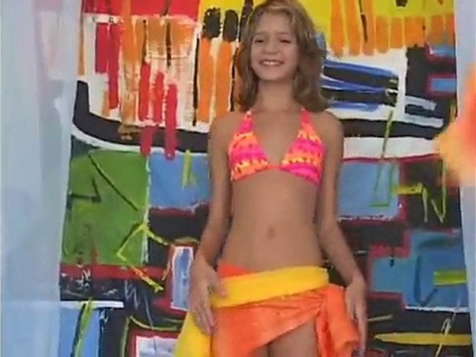 Shakira Dance Contest 0