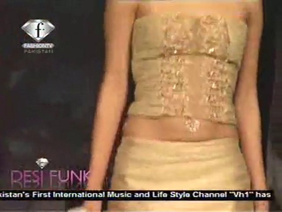 Nadia Hussain, Pierced Belly-Button Ring