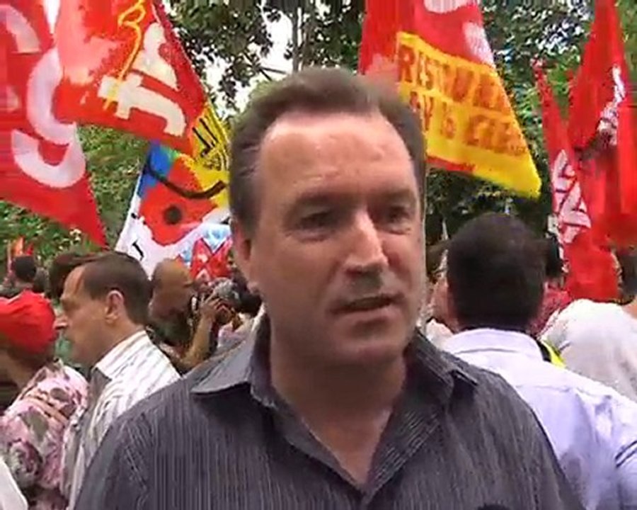 La CGT Ile-de-France remet 96 000 pétitions retraites 13 jui