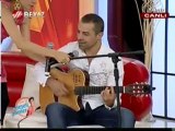 Özgür Akkuş yeni albümüyle Ayşen ile Neşeli Günler'de